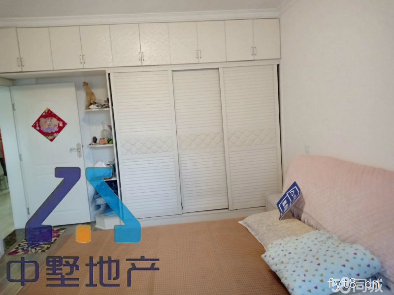 精装边套 大三室 环境优美,性价比高。