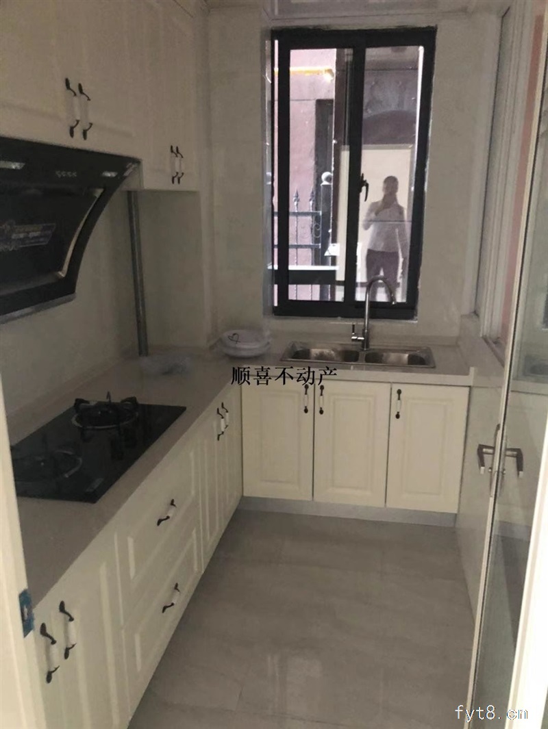 同运小区一楼2室精装修拎包入住,包物业